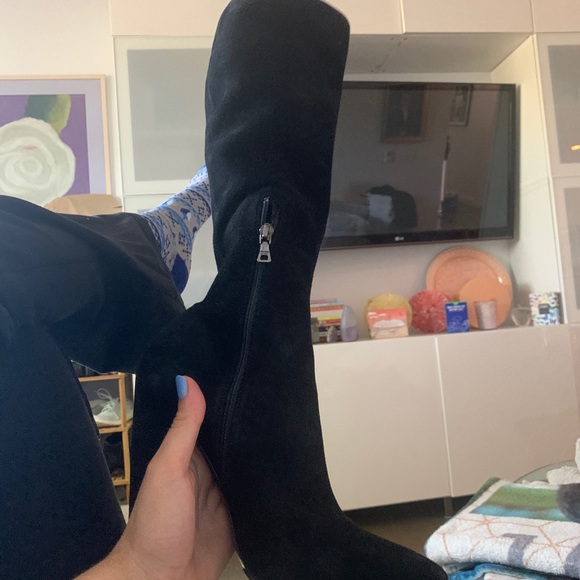 Gorgeous Prada boots - Picture 7 of 11